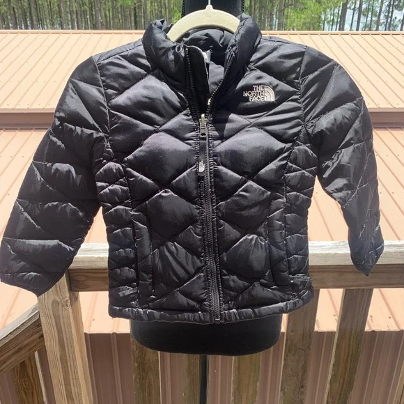 North Face Puffer Jacket - Picture 1 of 10